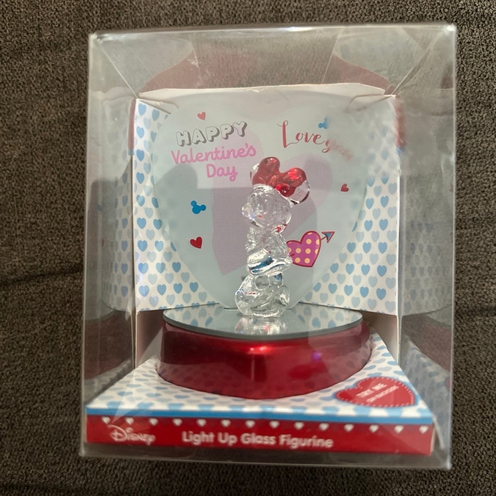 Disney Valentines Day Minnie Mouse Light Up Glass Figurine on Mirror Stand - Picture 8 of 8
